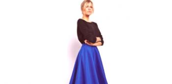 Дуга плава сукња: како и са чим га носити?
