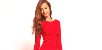 Увек популарна црвена кратка хаљина